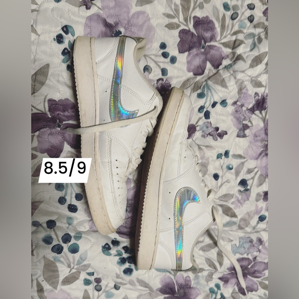 8.5/9 ladies white Nike sneakers